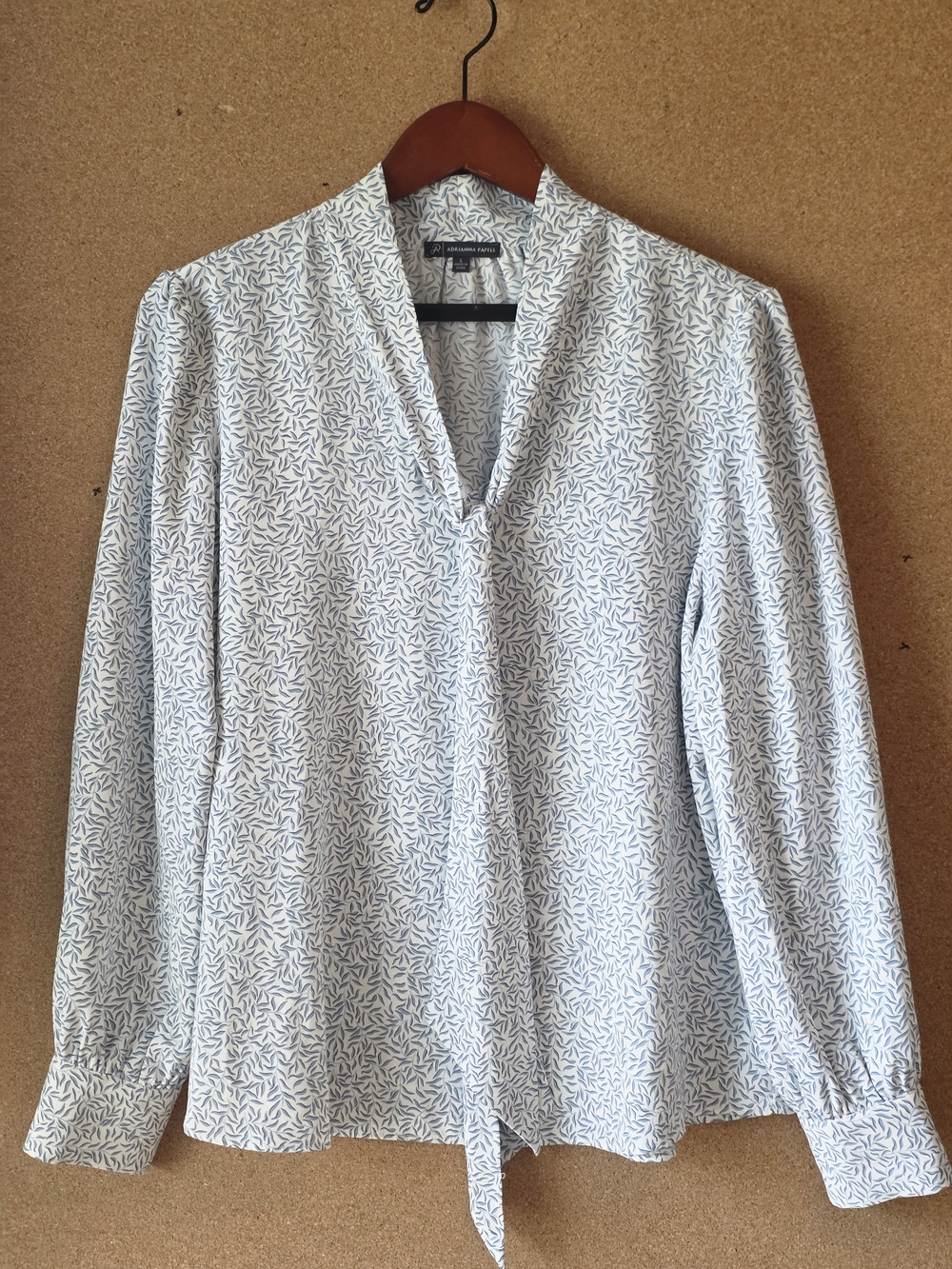 Adrianna Papell Blue and White Leaf Print Bow Tie Neck Blouse Size Large